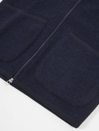 Universal Works Zip Waistcoat Wool Fleece Navy dettaglio tasca
