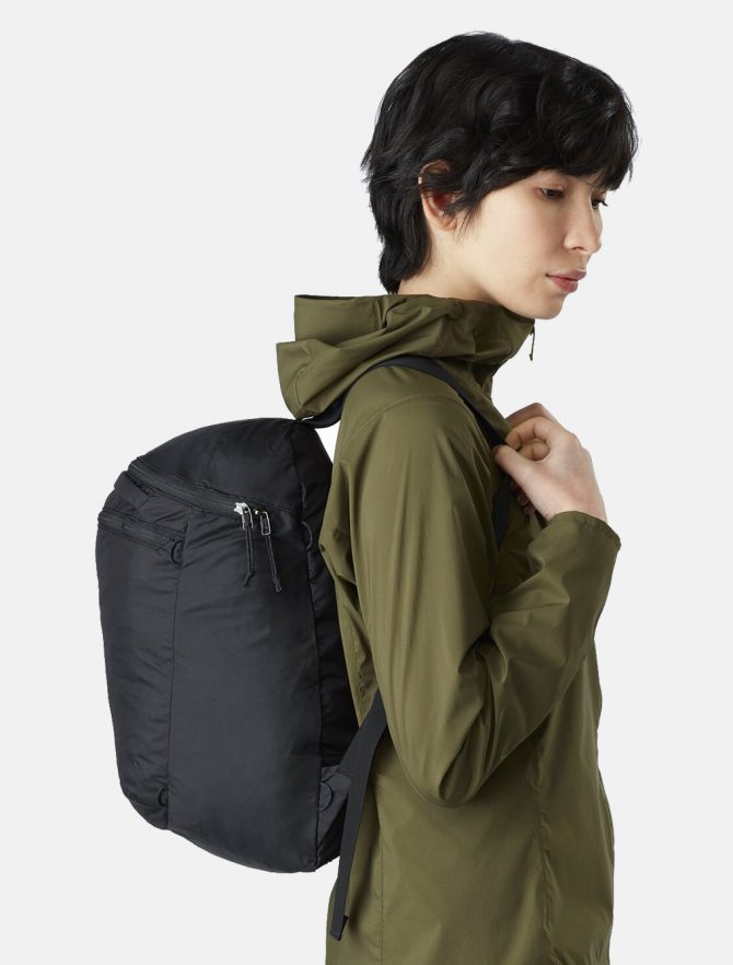 Arc'teryx Index 15 Backpack Black model side detail