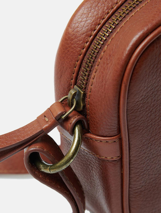 Barbour Clyde Leather Bag Brown detail